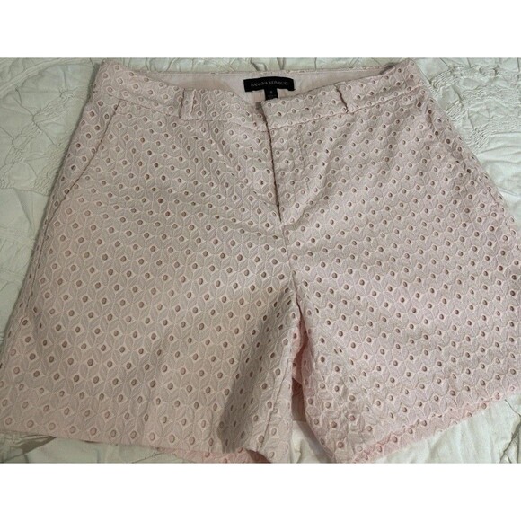 BANANA REPUBLIC Women’s Light Pink Eyelet shorts size 2 - Picture 2 of 11
